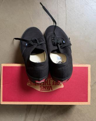 VANS AUTHENTIC BLACK