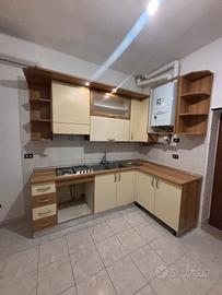 Cucina ad angolo 240x150 cm