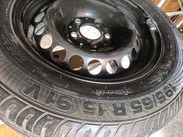 pneumatico completo di cerchio Mercedes 