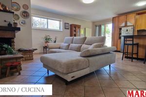 vendita appartamento con corte esterna e ingresso