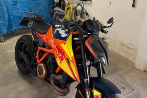 Ktm superduke 1290r 2021 red bull