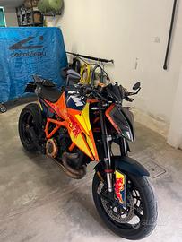 Ktm superduke 1290r 2021 red bull