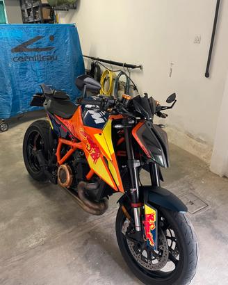 Ktm superduke 1290r 2021 red bull