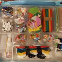 Kit per bambini di vari materiali per lavoretti