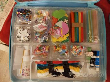 Kit per bambini di vari materiali per lavoretti