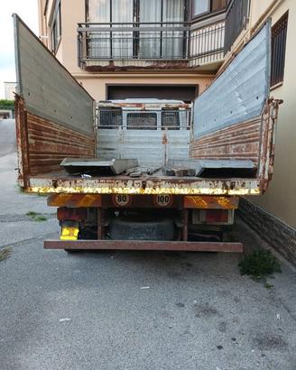 Camion iveco 75.18