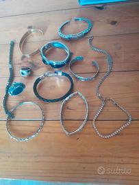 bracciali e orecchini 