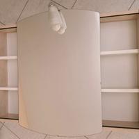 Pensile bagno con specchio.