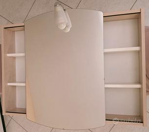 Pensile bagno con specchio.