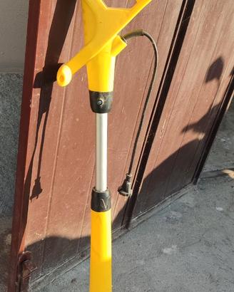 Tagliaerba elettrico per bordi giardino