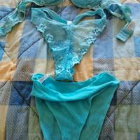 Trio di lingerie reggiseno, tanga e mutandina 