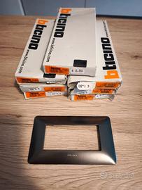 PLACCA BTICINO interruttori frutti MATIX AM4804GNN