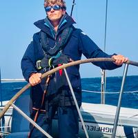 Capitano per trasferimenti e charter vela e motore