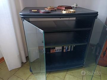 mobile per televisore con ante in vetro