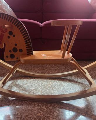 Cavallo a dondolo in legno