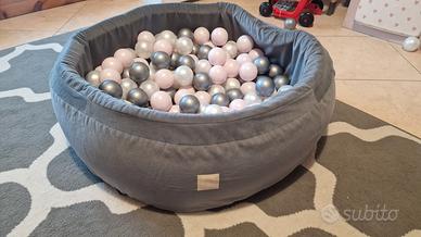 piscina con palline per bambini