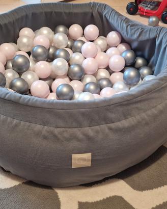 piscina con palline per bambini