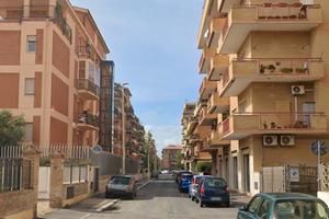 Ostia accogliente trilocale ammobiliato