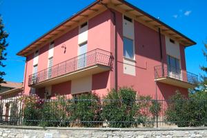 Casa singola di notevoli dimensioni con terreno