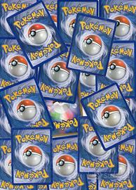 Lotto carte pokemon tra reverse , holo , comuni