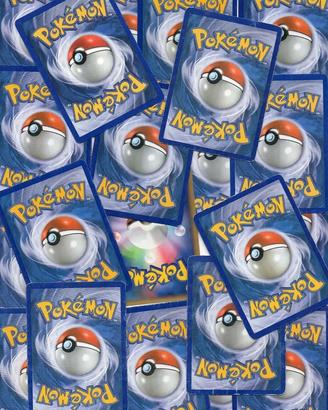 Lotto carte pokemon tra reverse , holo , comuni