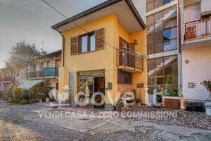 Casa indipendente di 90 m² con 3 locali e box auto