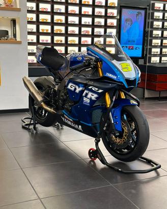 Yamaha R1 2022