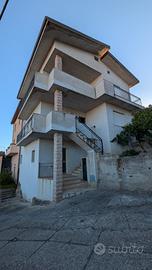 Casa indipendente con cortile