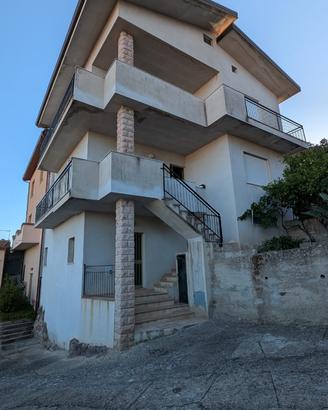 Casa indipendente con cortile