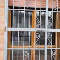 Inferriate per porta finestra in ferro grigio