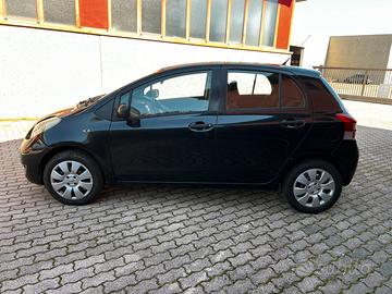 Toyota Yaris 5P 1.0 my10. Neopatentato. 9-2010.