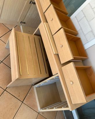 Scrivania in legno con panca
