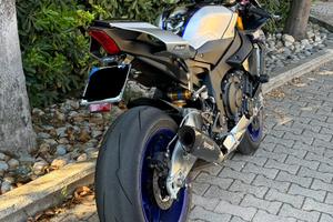 Yamaha r1 M