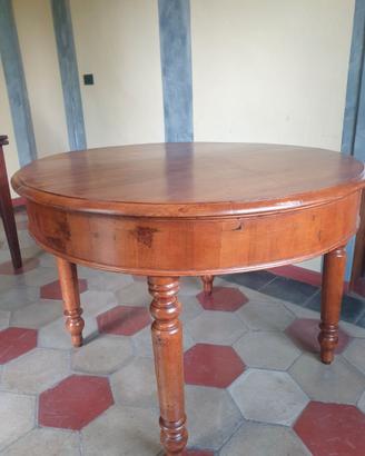 Tavolo tondo antico dell'800 allungabile