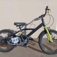 Bicicletta a pedali bimbo B'TWIN Dark Hero 16''