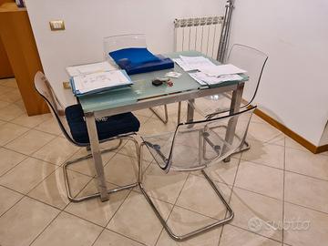 Tavolo in vetro e 4 sedie