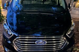 Mini van nove posti