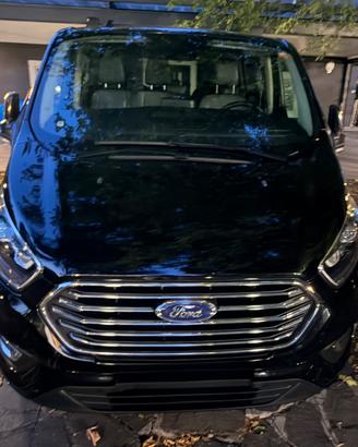 Mini van nove posti
