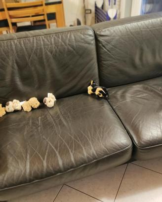  Divano 3 posti in pelle nera, 210×100 cm 250,00 