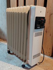 Radiatore elettrico a olio. Stufetta. Calorifero