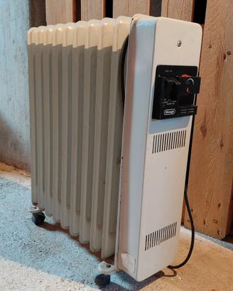 Radiatore elettrico a olio. Stufetta. Calorifero