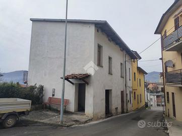 CASA SEMINDIPENDENTE A VALFABBRICA