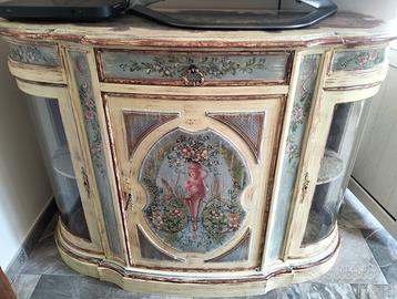 Mobile dipinto a mano – Eleganza senza tempo