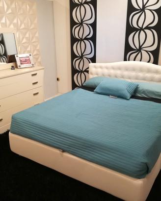 Letto imbottito contenitore due piazze esposizione