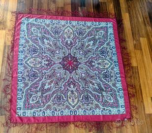 Grande foulard nuovo in lana