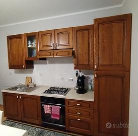 cucina di 3 metri con elettrodomestici