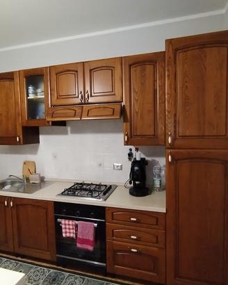 cucina di 3 metri con elettrodomestici