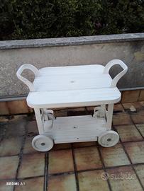 Tavolo da giardino con carrello