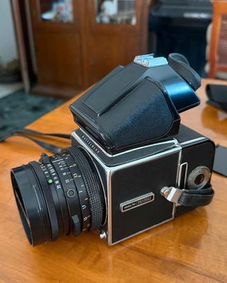 Hasselblad 500 C/M con 80mm Planar e pentaprisma