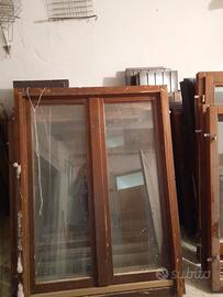 Infissi e scuroni in blocco